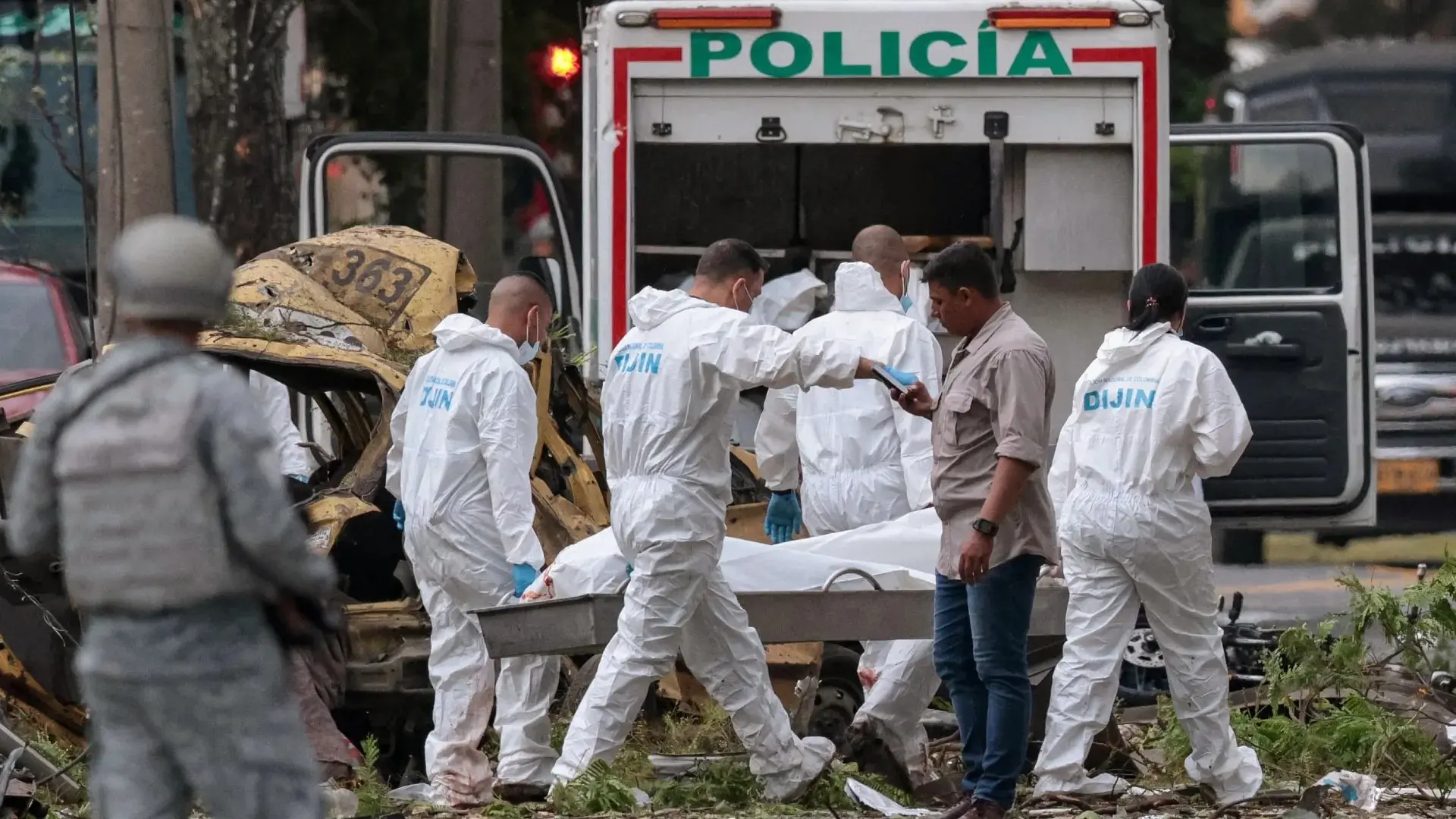 Imagem da notícia Ataque com explosivos deixa cinco morto e 36 feridos em base aérea na Colômbia