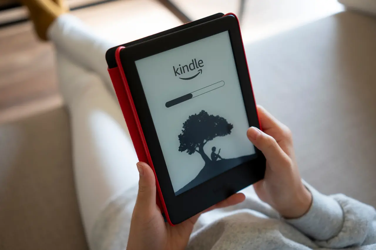 Imagem da notícia: Encha seu Kindle 2025: Amazon oferece eBooks grátis e com descontos de até 95%; veja como aproveitar