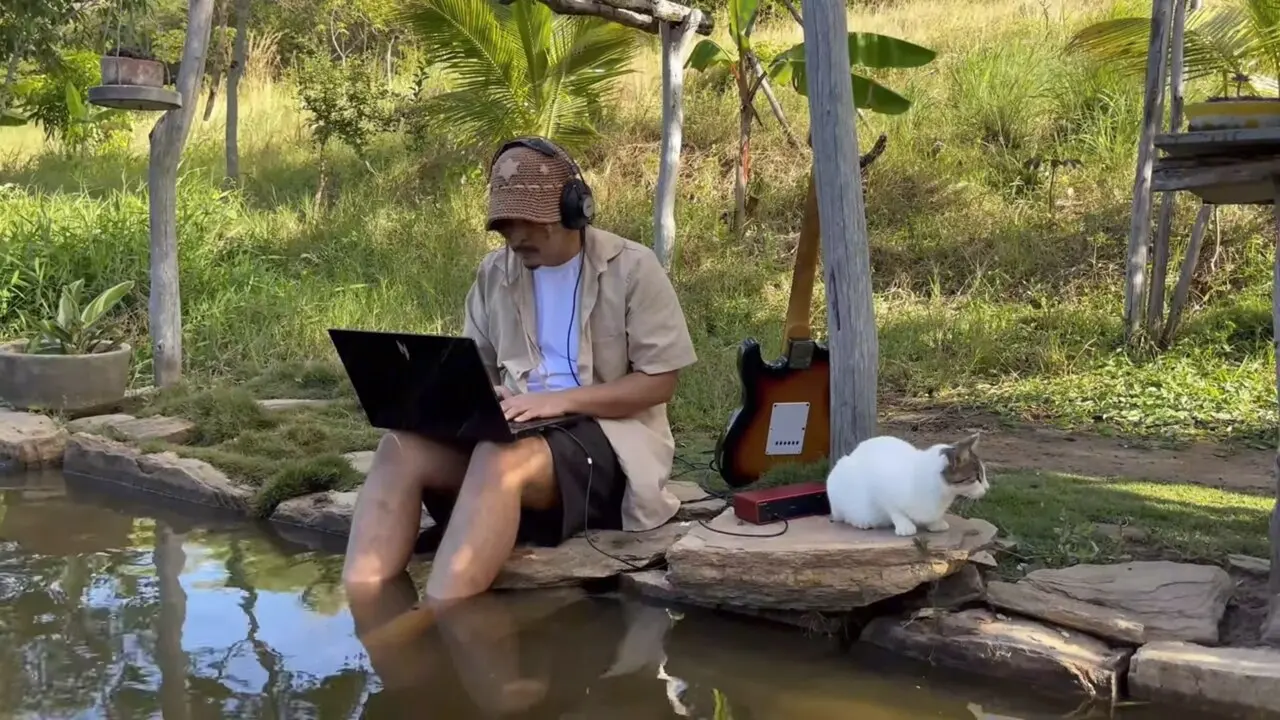 Imagem da notícia: ‘Lo-fi nordestino’: artista do interior do Ceará se destaca ao unir sons relaxantes, xote e forró