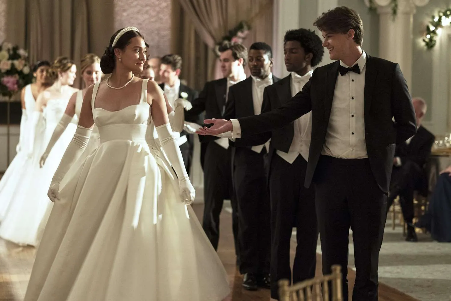 Cena de Belly e Conrad dançando em baile de debutantes