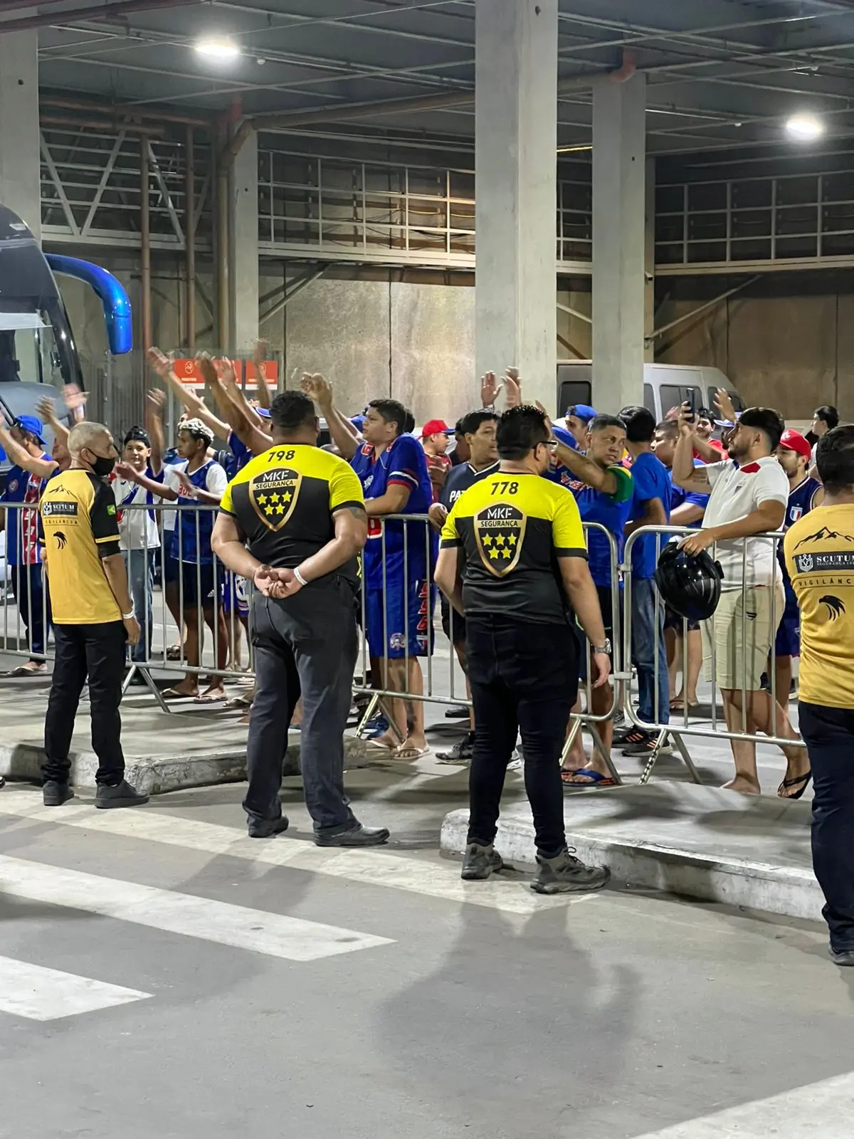 Imagem da notícia Torcida do Fortaleza protesta após derrota para o Mirassol no Castelão; veja