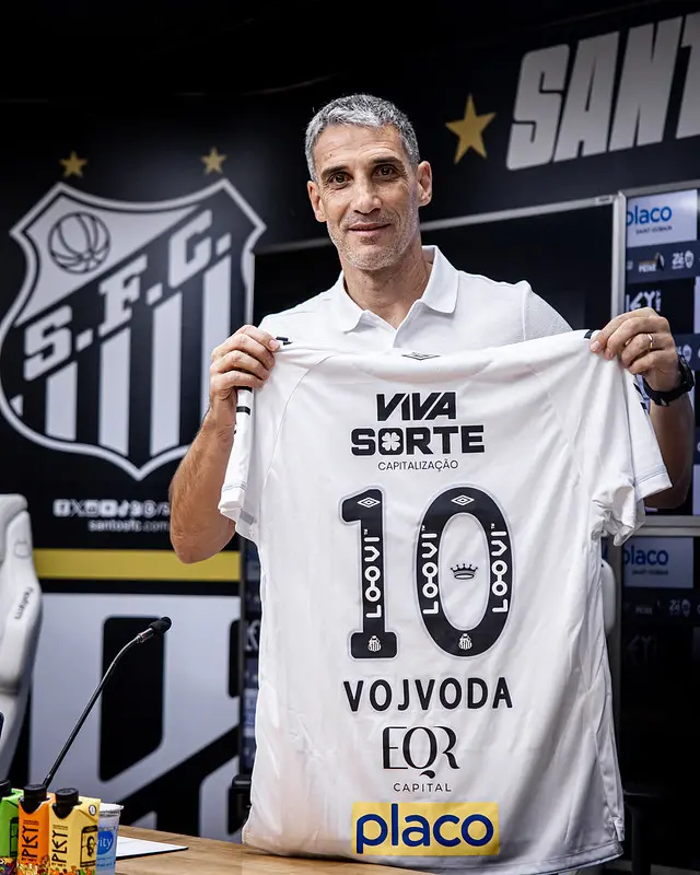 Imagem da notícia Novo técnico do Santos, Vojvoda se emociona ao citar Pelé e revela conversa com Neymar; veja vídeo