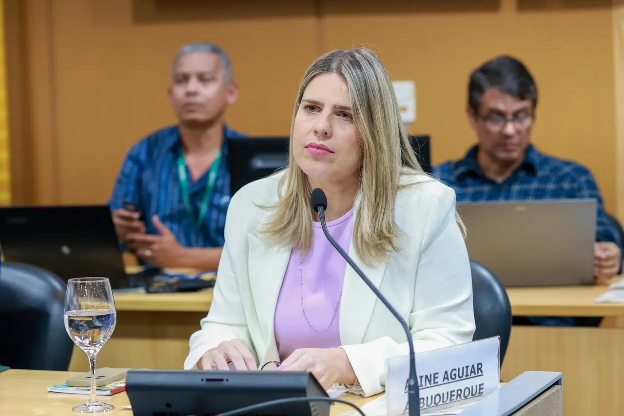 Imagem da notícia: Em votação secreta, ex-prefeita Aline Albuquerque é aprovada para o Conselho da Arce pela Alece