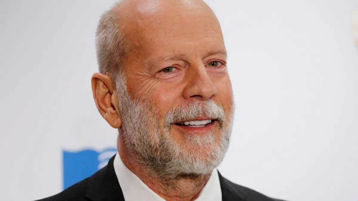 Imagem da notícia: Bruce Willis está perdendo a habilidade de falar, confirma esposa: 'Linguagem indo embora'