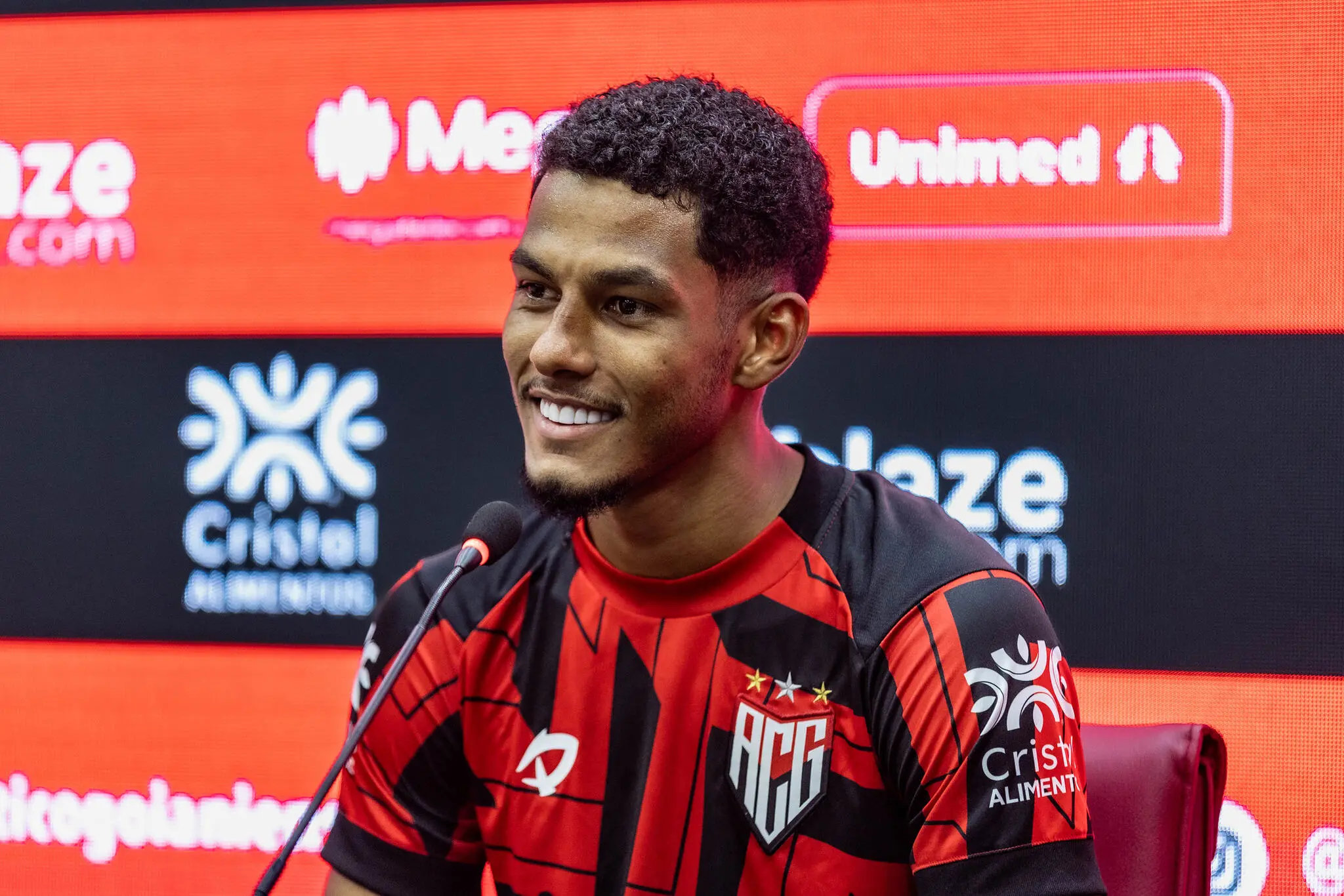 Imagem da notícia Atlético-GO empresta Alix Vinícius ao Bragantino e Fortaleza pode lucrar com opção de compra