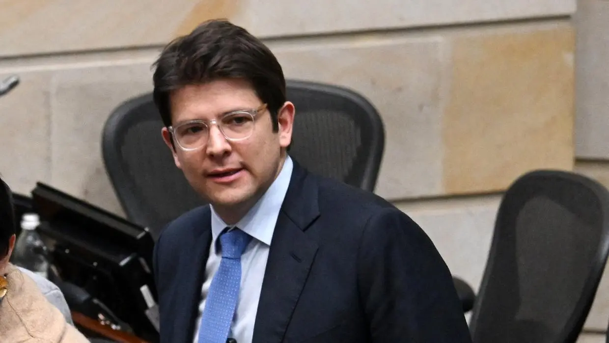 Imagem da notícia Adolescente que atirou contra pré-candidato presidencial na Colômbia é condenado