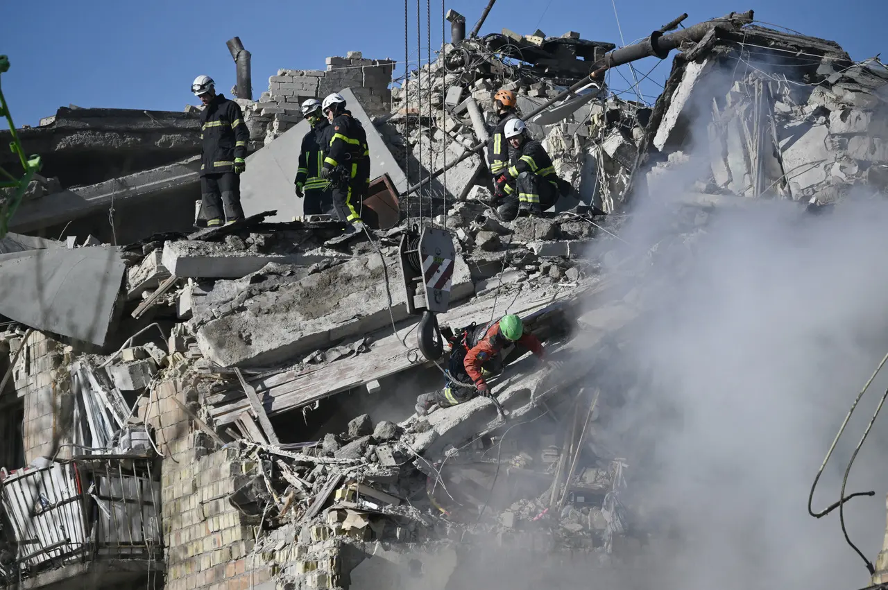 Imagem da notícia Rússia faz um dos maiores ataques aéreos contra a Ucrânia e deixa mortos em Kiev