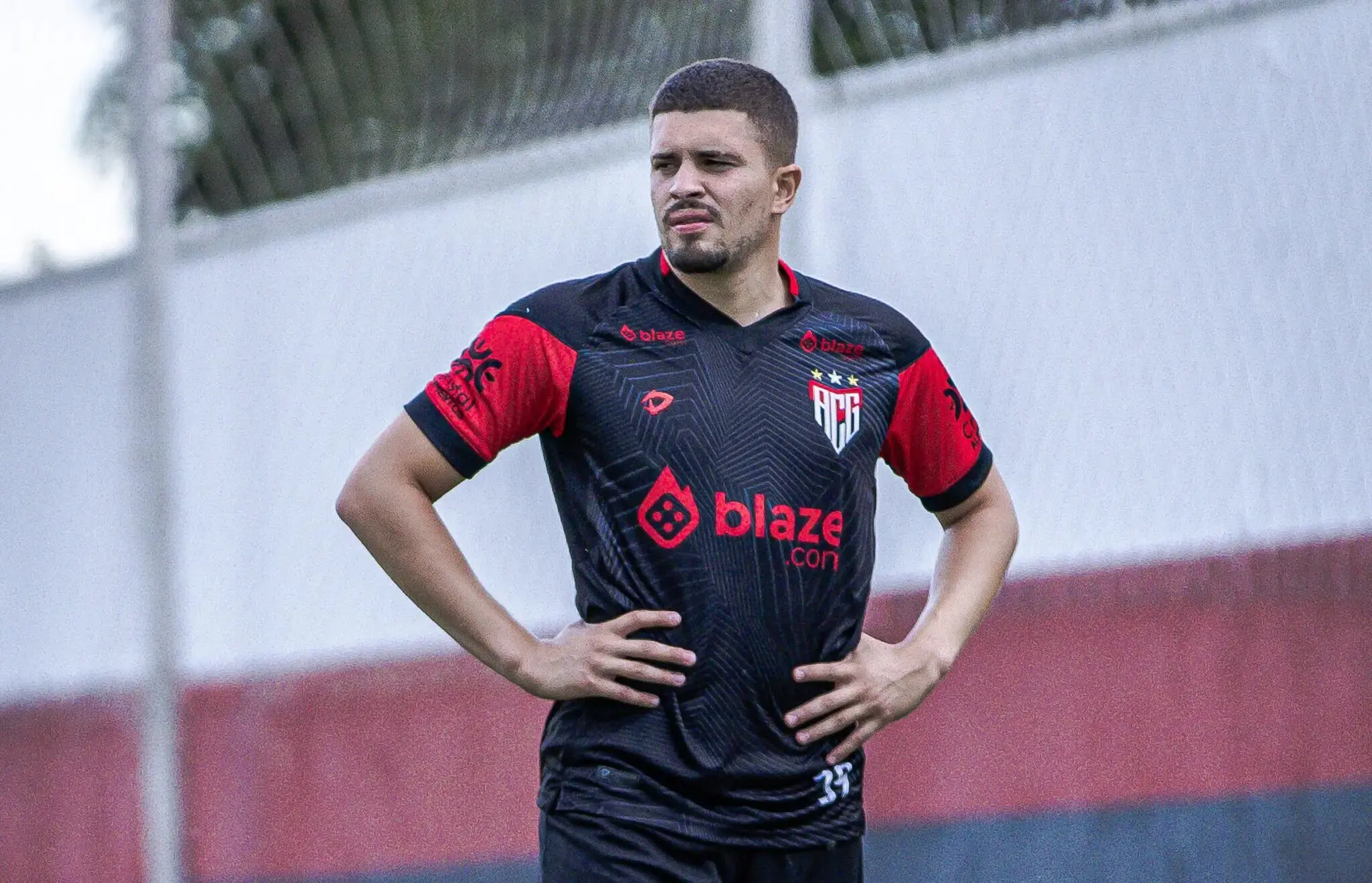 Imagem da notícia Fortaleza acerta contratação de zagueiro Lucas Gazal, do Atlético-GO