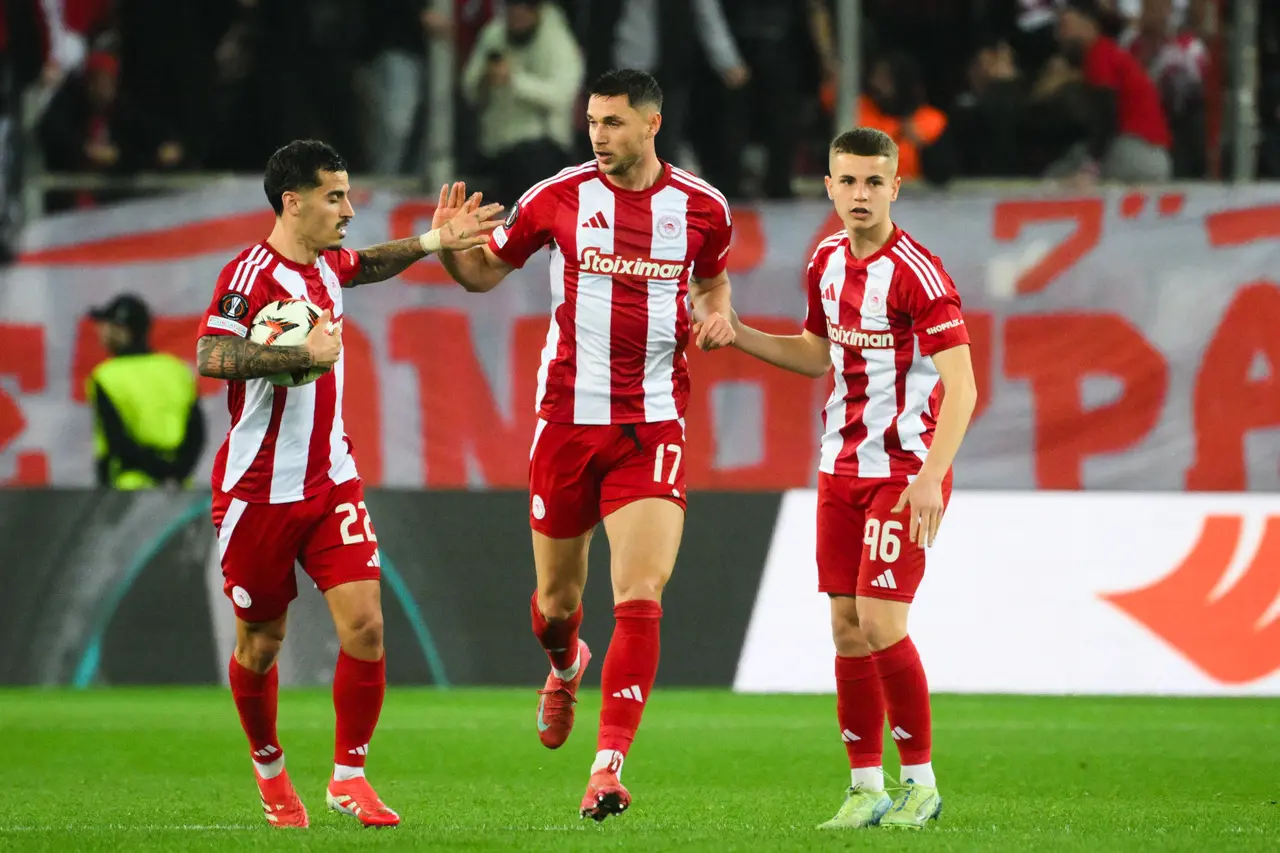 Imagem da notícia Pelo Olympiacos, Gustavo Mancha enfrentará Barcelona, Real Madrid e terá David Luiz como adversário