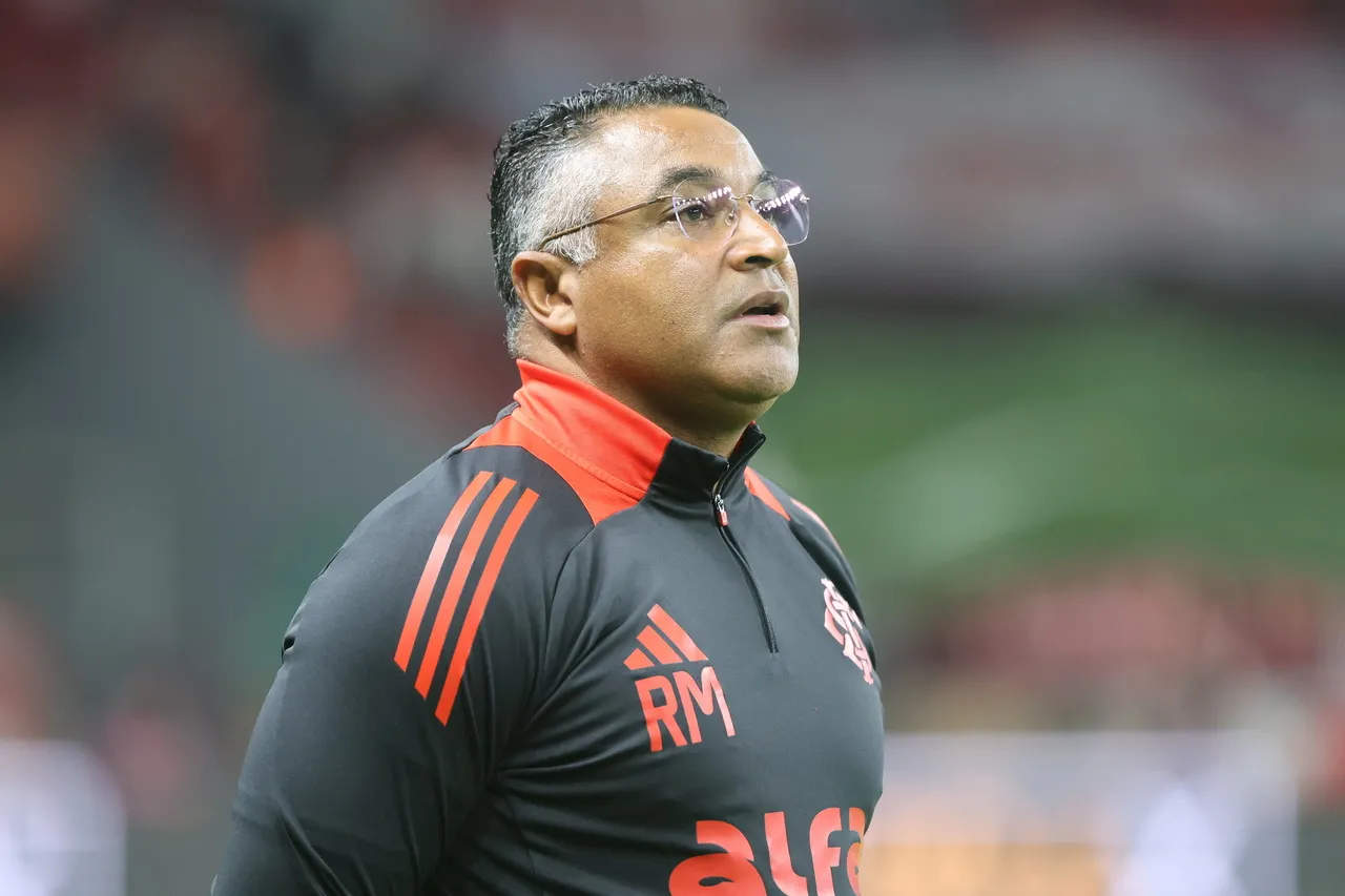 Roger Machado está pressionado no comando do Internacional