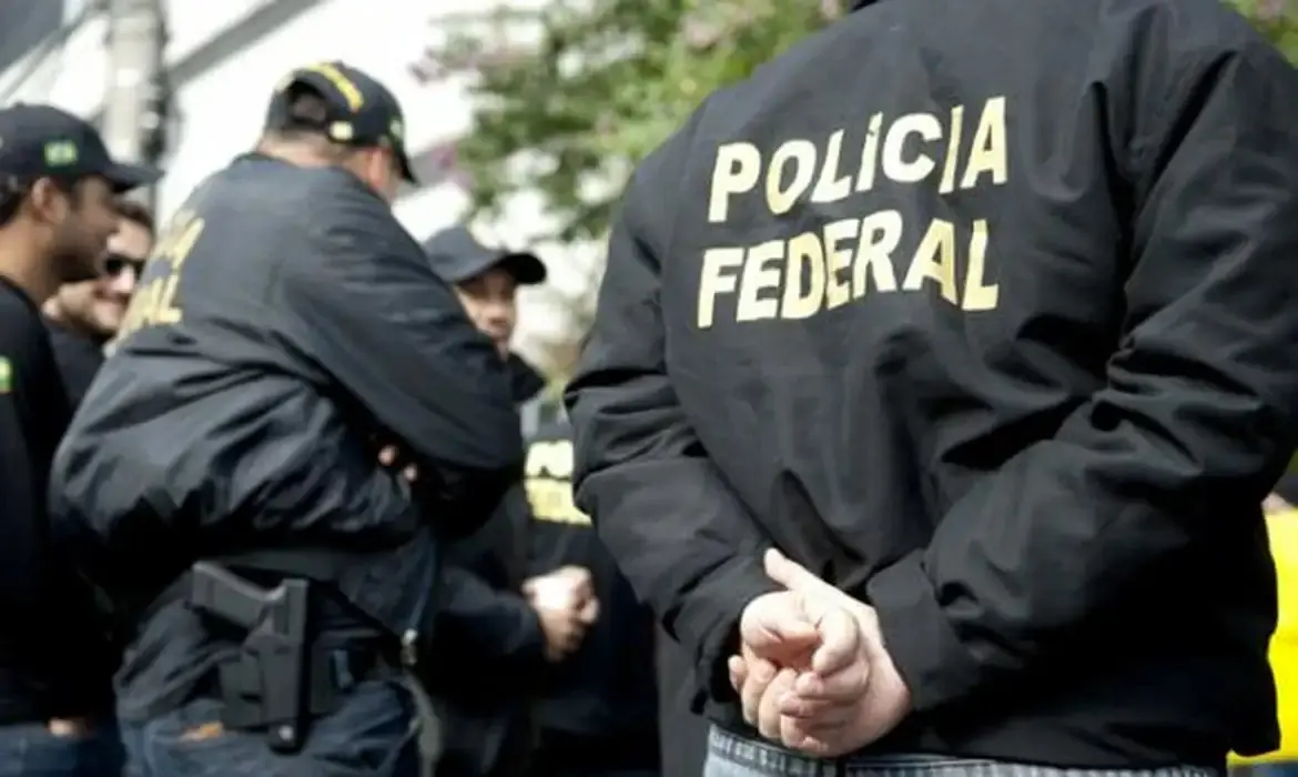 Imagem da notícia: PF investigará vazamento de informações em operação contra esquema do PCC no setor de combustíveis