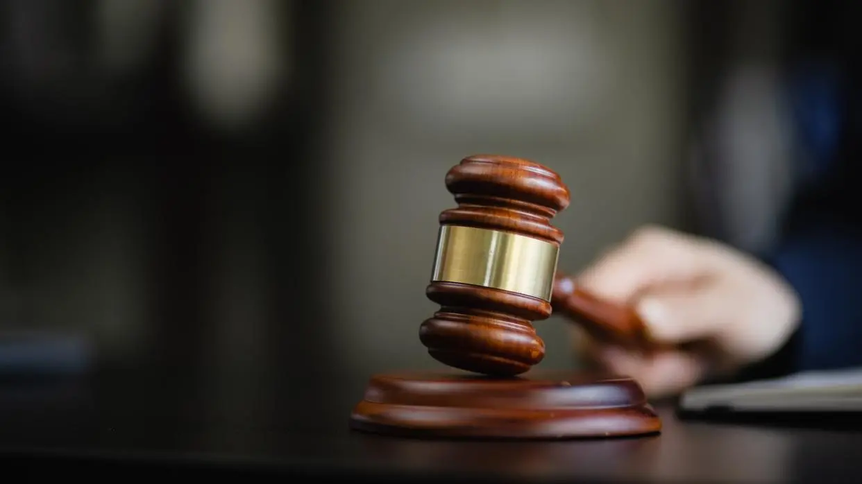 Imagem da notícia: Promotor é investigado por dizer que réu negro não cometeria crime se tivesse recebido “chibatadas”