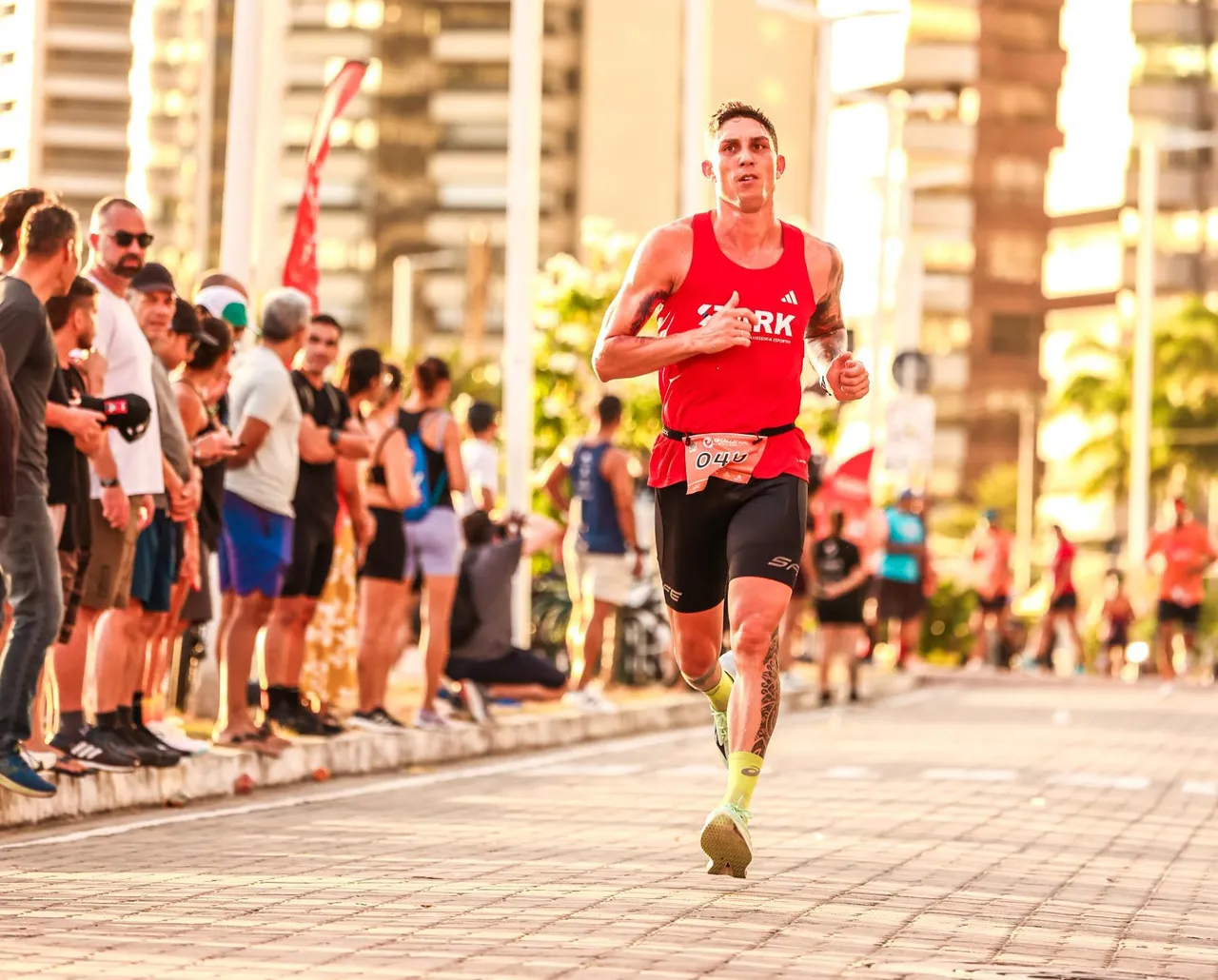 A prova teve largada na Beira Mar de Fortaleza, às 5h30 da manhã, reunindo cerca de 800 competidores