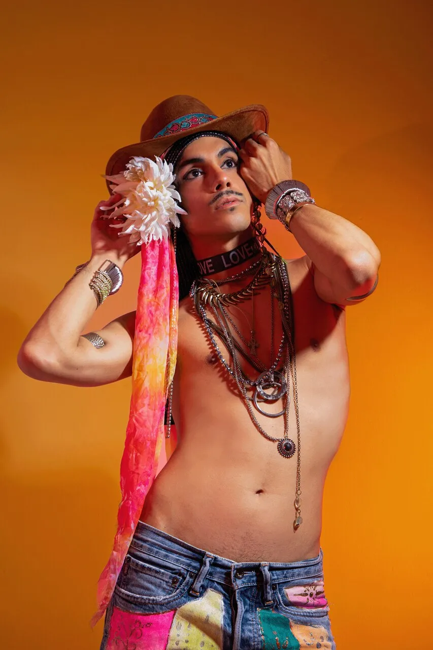 César Soares interpreta Ney em tributo