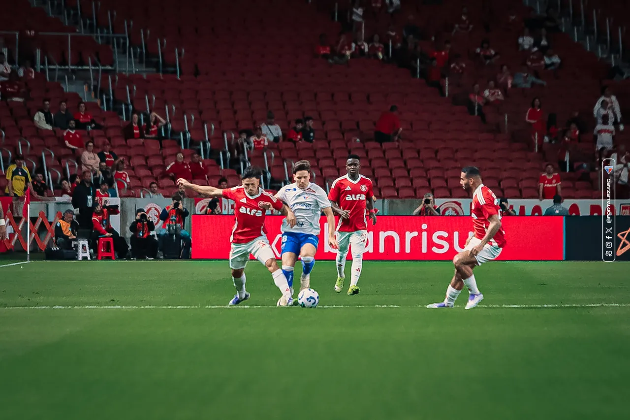 O Fortaleza tentou pressionar o Inter após sofrer o 2º gol, mas não teve forças para reagir