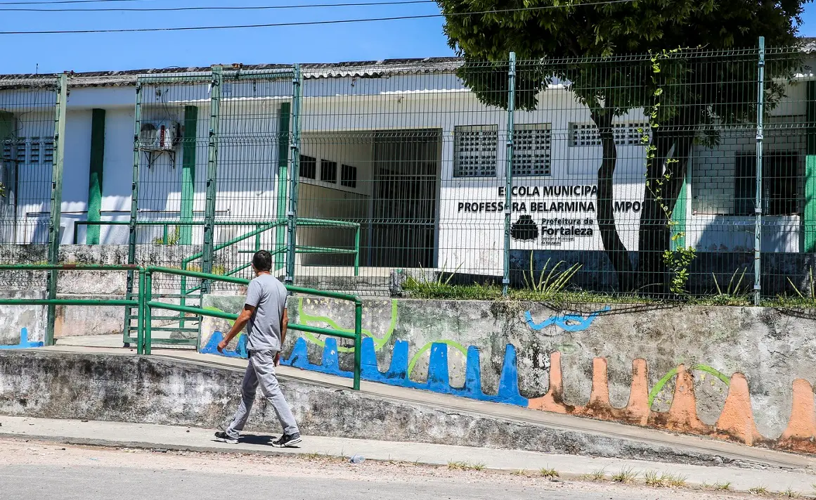 Imagem da notícia: Prefeitura diz que aulas voltaram ao normal em escolas afetadas por disputas de facções em Fortaleza
