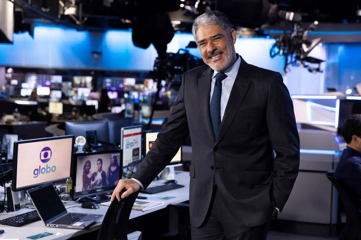 Imagem da notícia: William Bonner deixa Jornal Nacional após 29 anos, e César Tralli assume bancada 