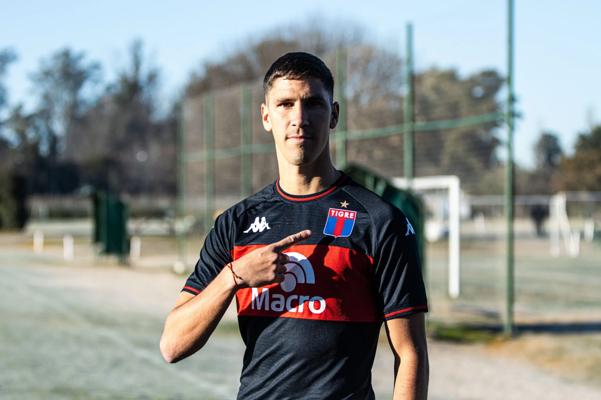 O zagueiro argentino Tomás Cardona pertence ao Fortaleza e está emprestado ao Tigre, da Argentina