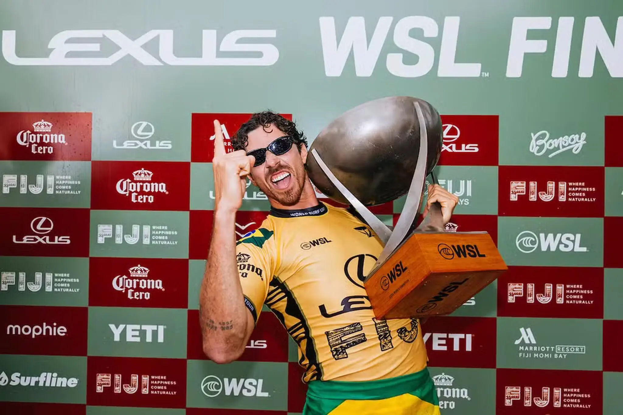 Imagem da notícia Yago Dora vence americano Griffin e conquista título mundial inédito da WSL