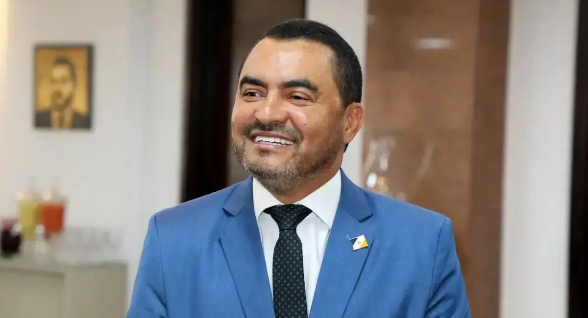 Imagem da notícia Governador de Tocantins é afastado em operação sobre desvio de recursos na pandemia
