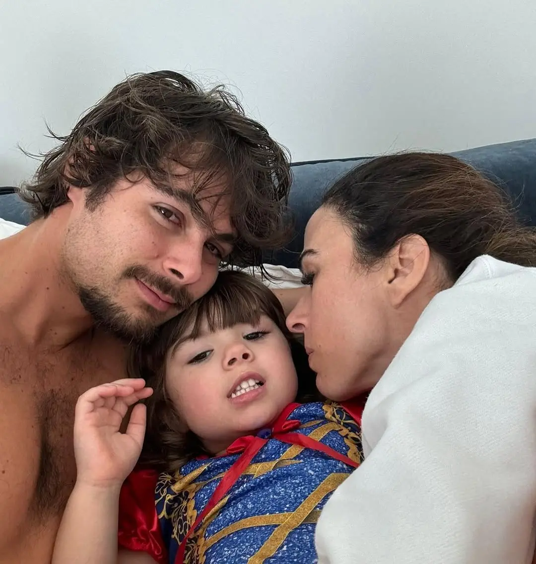 Imagem da notícia: Tata Werneck chora por perder momentos com a filha devido ao trabalho: 'Fico muito culpada'