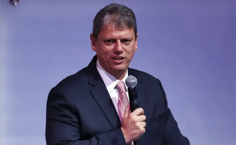 Imagem da notícia: Tarcísio procura ministros do STF para discutir anistia, e Corte critica articulação
