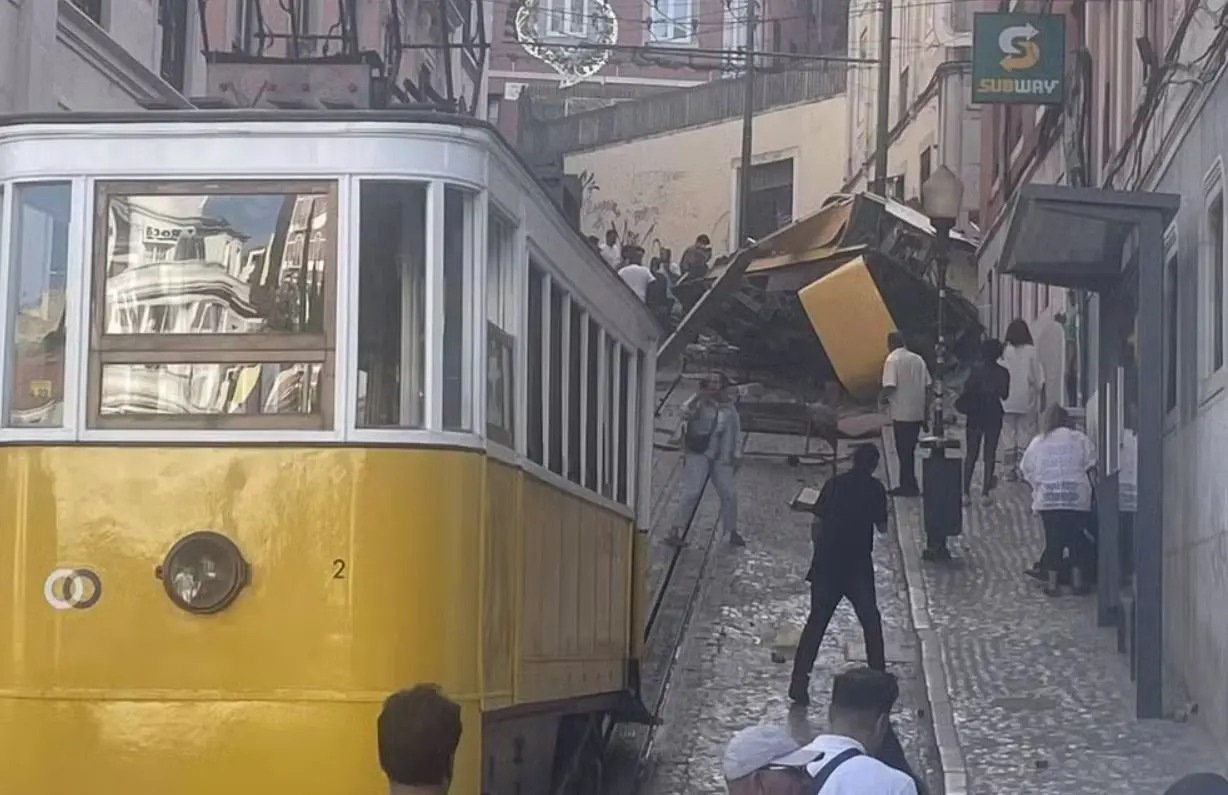Imagem da notícia Grave acidente em bondinho de Lisboa deixa mortos e feridos: 'Bateu com uma força brutal'