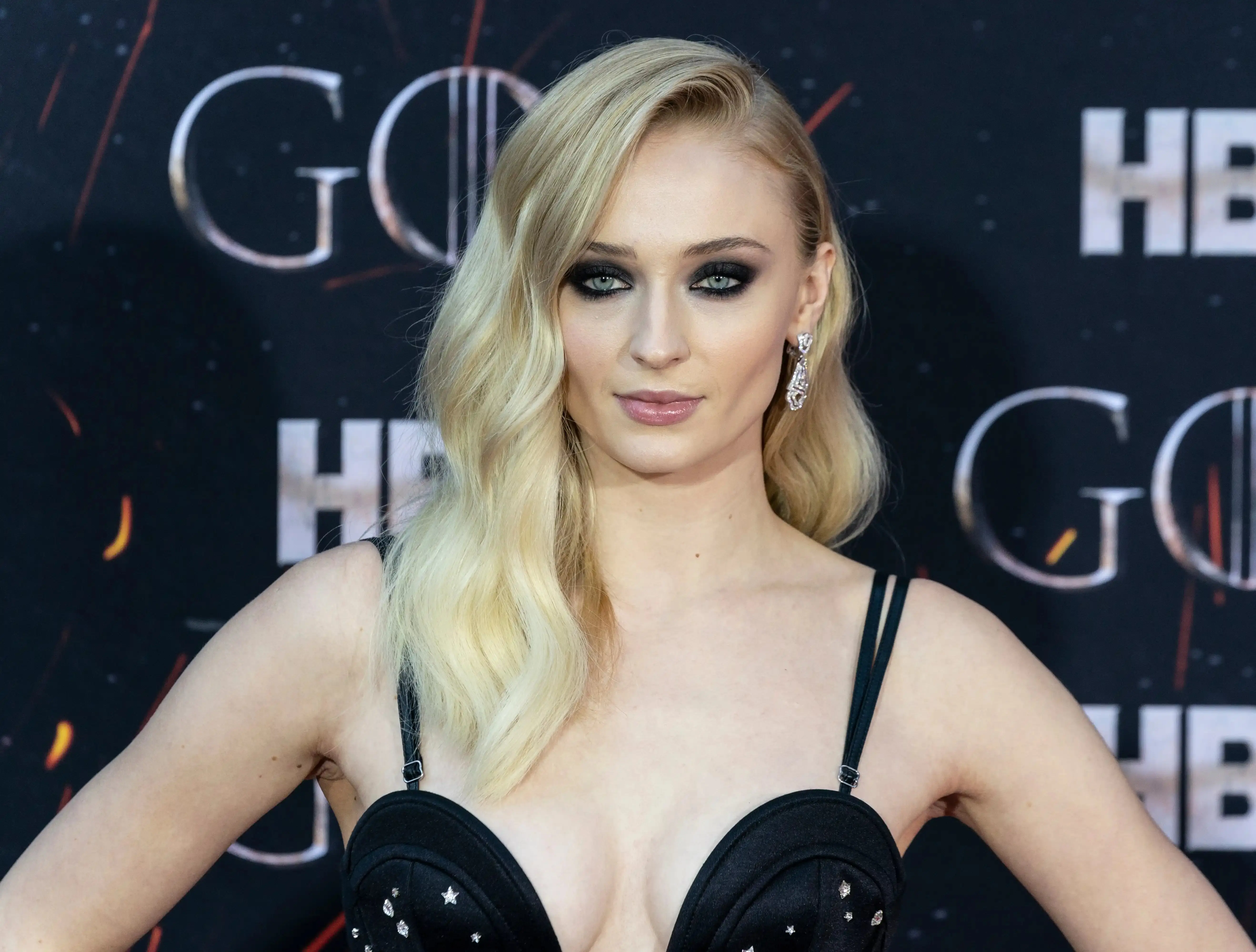 Imagem da notícia: Sophie Turner é escolhida como Lara Croft na nova adaptação de 'Tomb Raider'