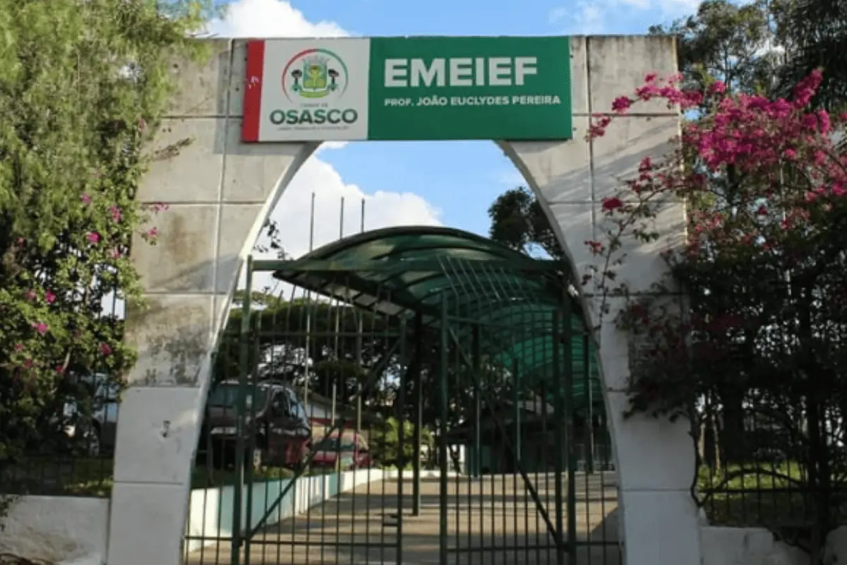 Imagem da notícia: Mais de 30 alunos passam mal após escola passar por dedetização, em São Paulo