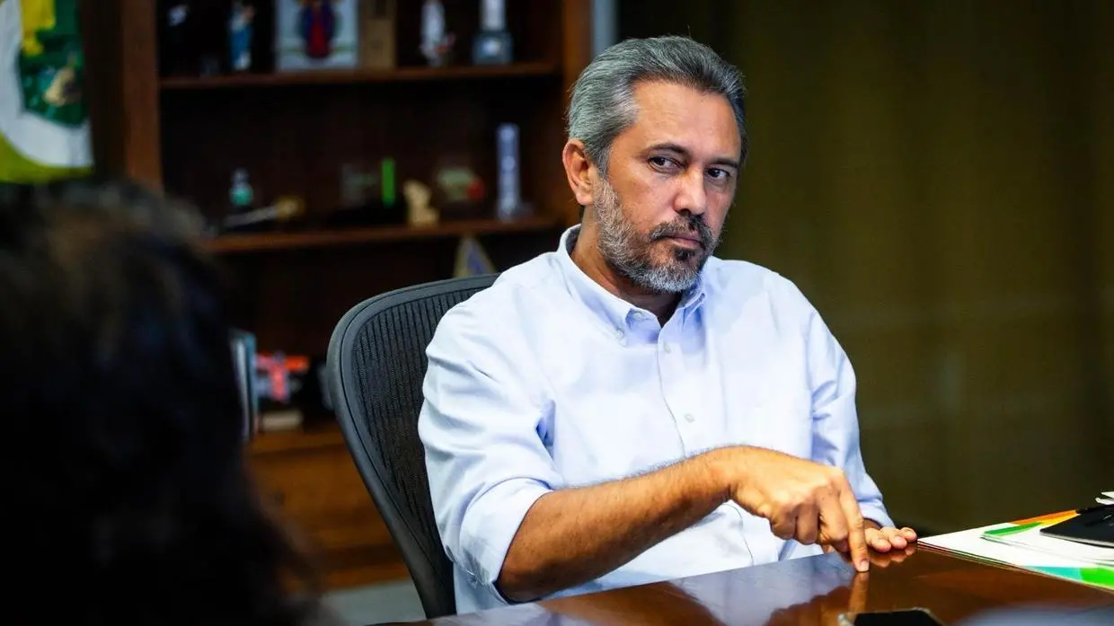 Imagem da notícia Governo Elmano nomeia dez ex-prefeitos e reforça bases eleitorais a um ano de eleições