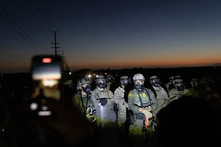 Imagem da notícia EUA prendem 475 imigrantes em fábrica da Hyundai no estado da Geórgia