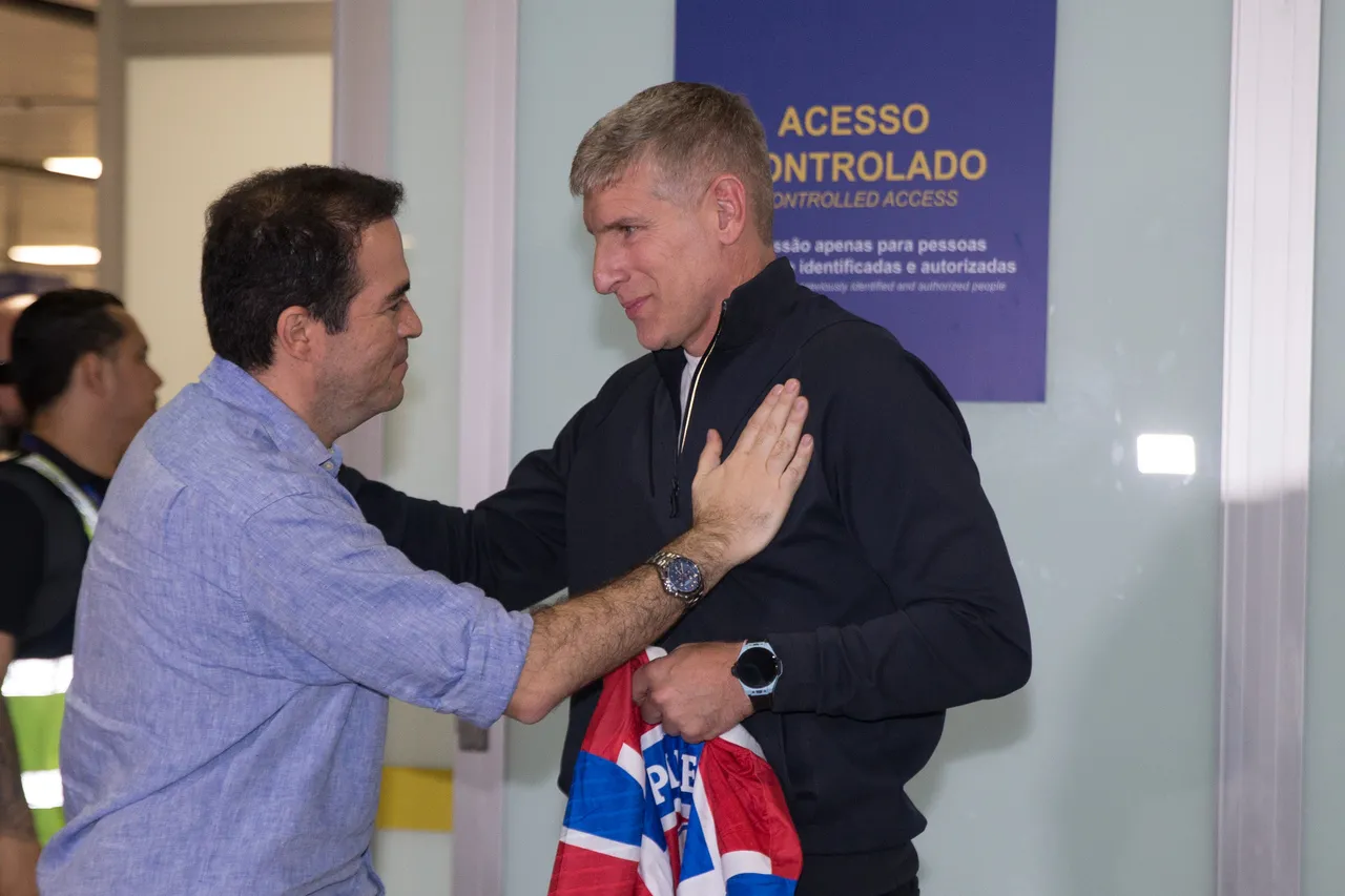 Marcelo Paz recepcionou Palermo e falou sobre a expectativa do trabalho do treinador argentino