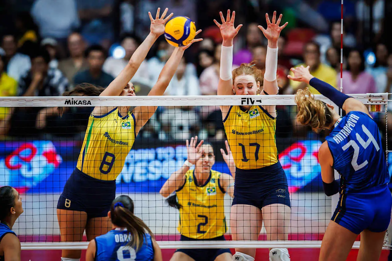Imagem da notícia Brasil luta, mas é derrotado pela Itália na semifinal do Mundial feminino de vôlei