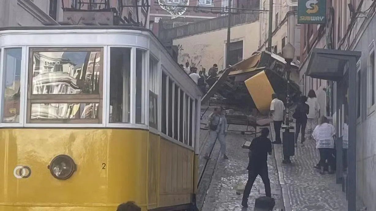 Imagem da notícia Homem apontado como morto após acidente de bondinho em Lisboa é encontrado vivo em hospital