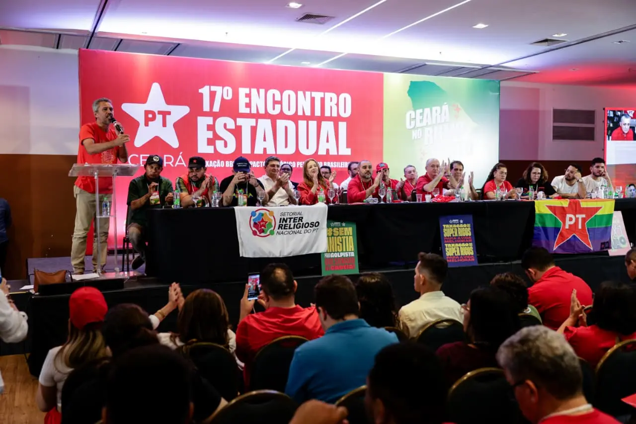 Imagem da notícia: Encontro do PT Ceará pauta reeleição de Elmano, candidatura ao Senado e união após eleição interna