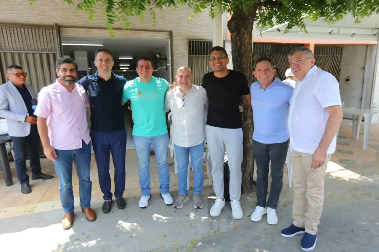 Imagem da notícia: Café da Oposição tem encontro com Roberto Cláudio e Capitão Wagner em tapiocaria na Barra do Ceará