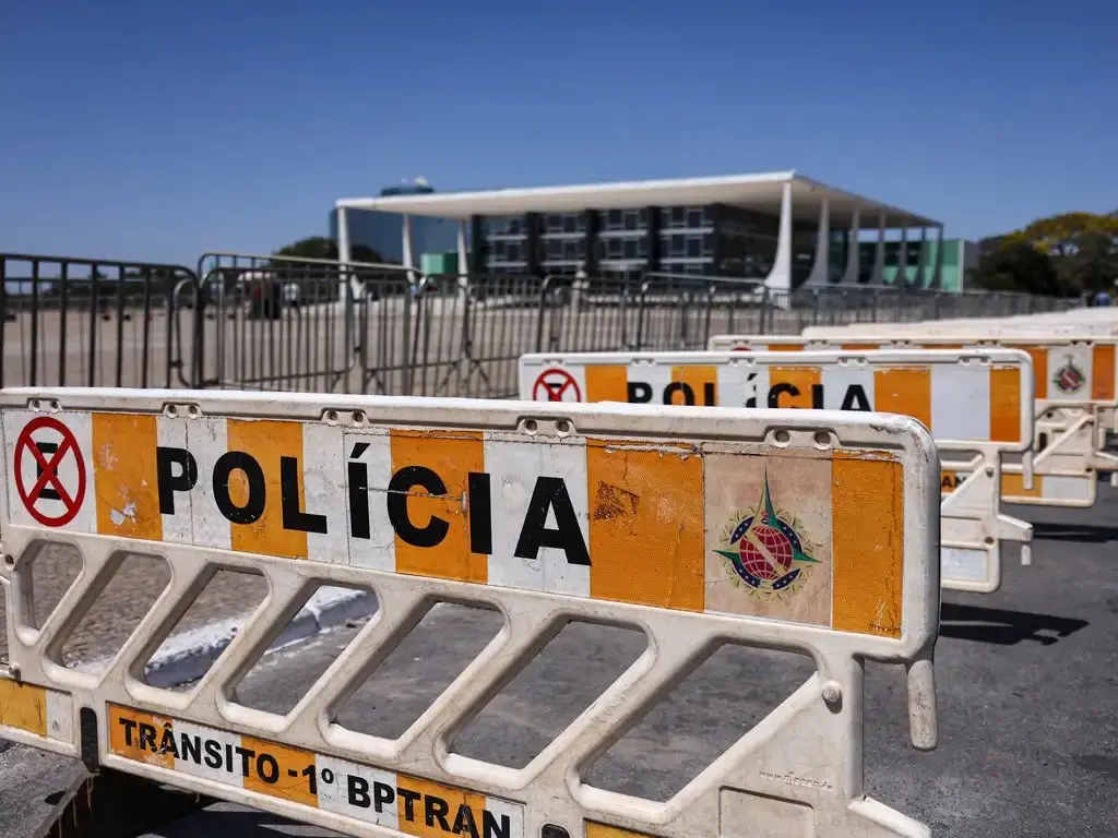 Imagem da notícia: STF tem segurança reforçada com drones e policiais para fase decisiva do julgamento de Bolsonaro