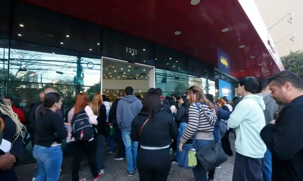 Imagem da notícia: CNU 2024: candidatos em lista de espera têm até o dia 18 para se manifestar e seguir concorrendo