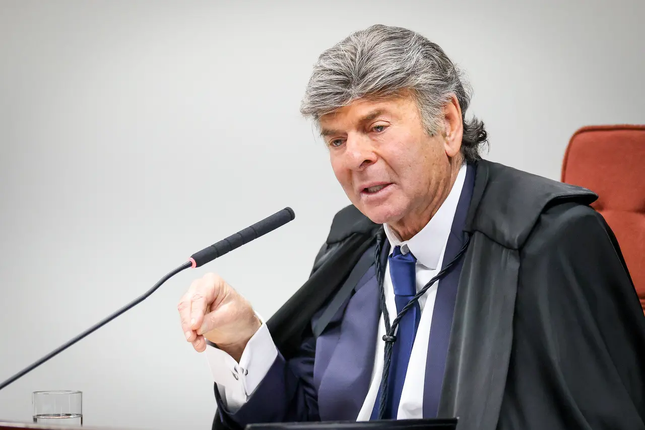 Imagem da notícia: Fux fala em 'tsunami de dados' e diz evitar citar nome de colegas: 'Desconfortável e deselegante'
