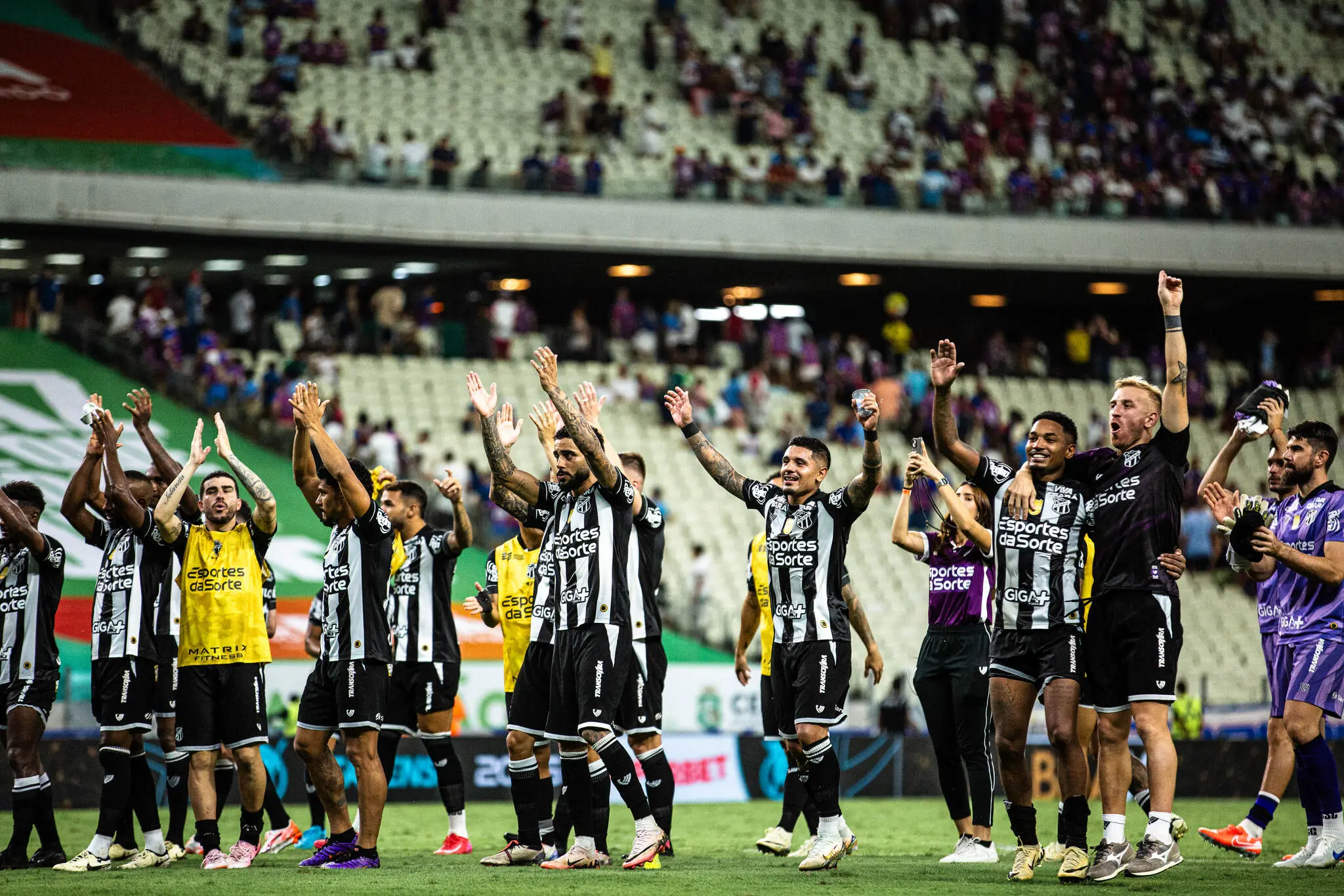 Imagem da notícia Ceará quer comprar três jogadores em definitivo se seguir na Série A; veja nomes