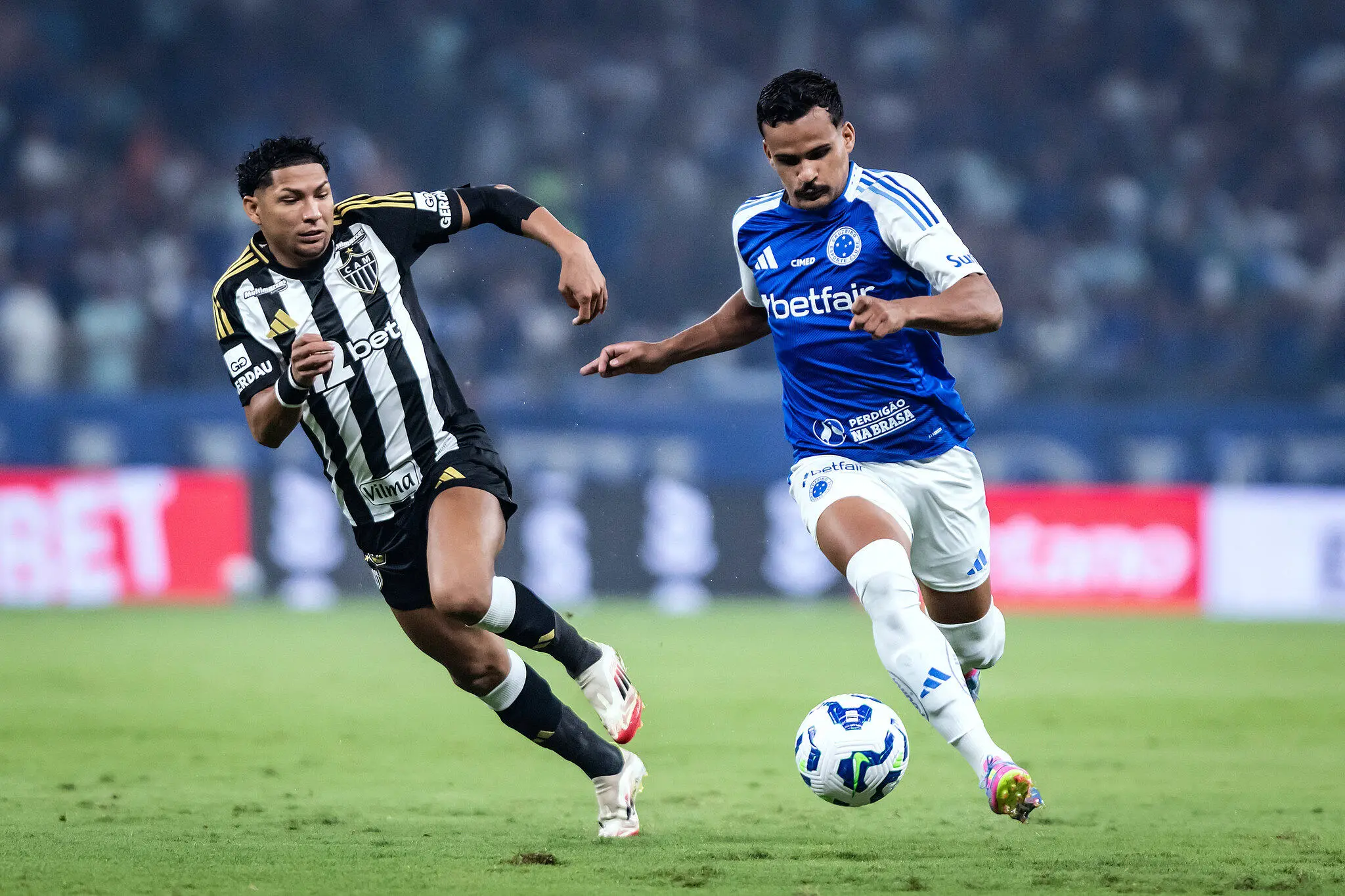 Imagem da notícia Jogos de hoje na TV: veja onde assistir e horário das partidas de quinta-feira (11)