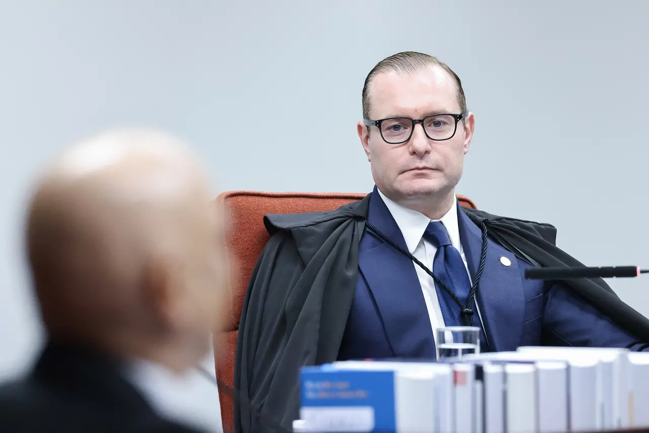 Imagem da notícia: Zanin apresenta último voto pela condenação de Bolsonaro e rejeita todas as preliminares das defesas