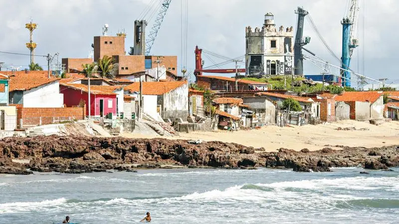 Imagem da notícia Dupla acusada de forçar adolescente a tomar 'chumbinho' e jogar corpo no mar em Fortaleza vai a júri