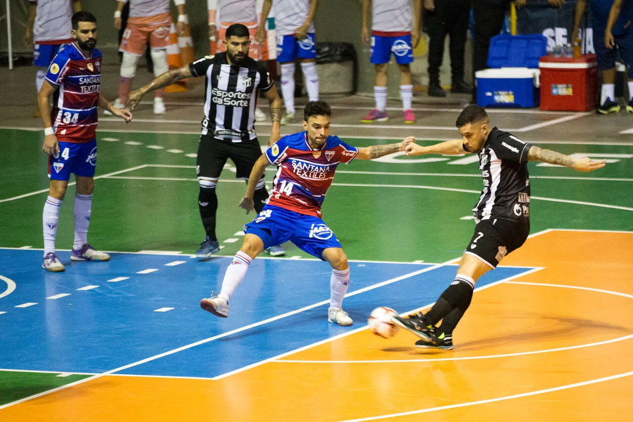 Ceará e Fortaleza merecem apoio no futsal e não selvageria nas arquibancadas