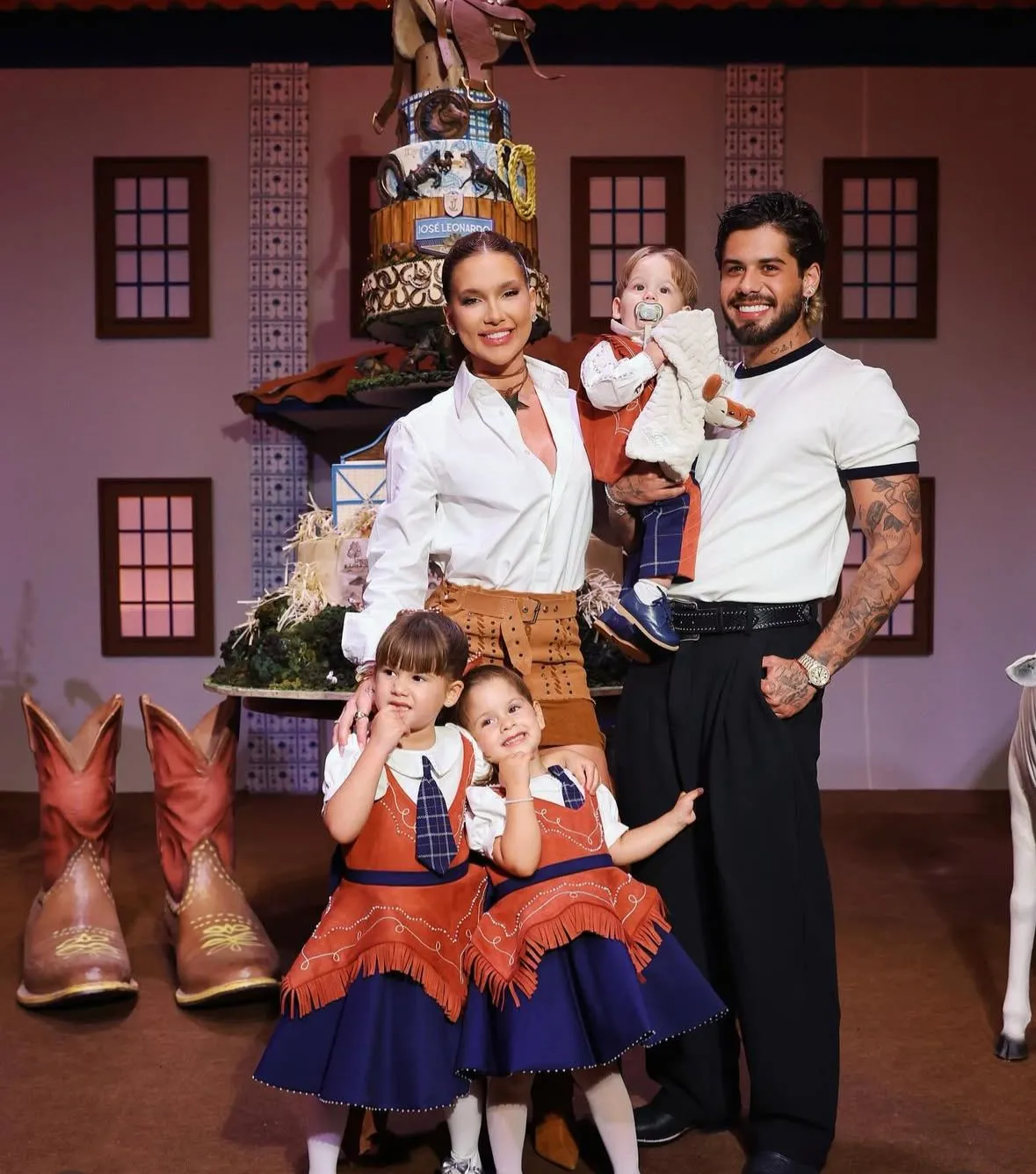 O casal apareceu juntos nas redes sociais durante a comemoração do aniversário de 1 ano do filho mais novo deles