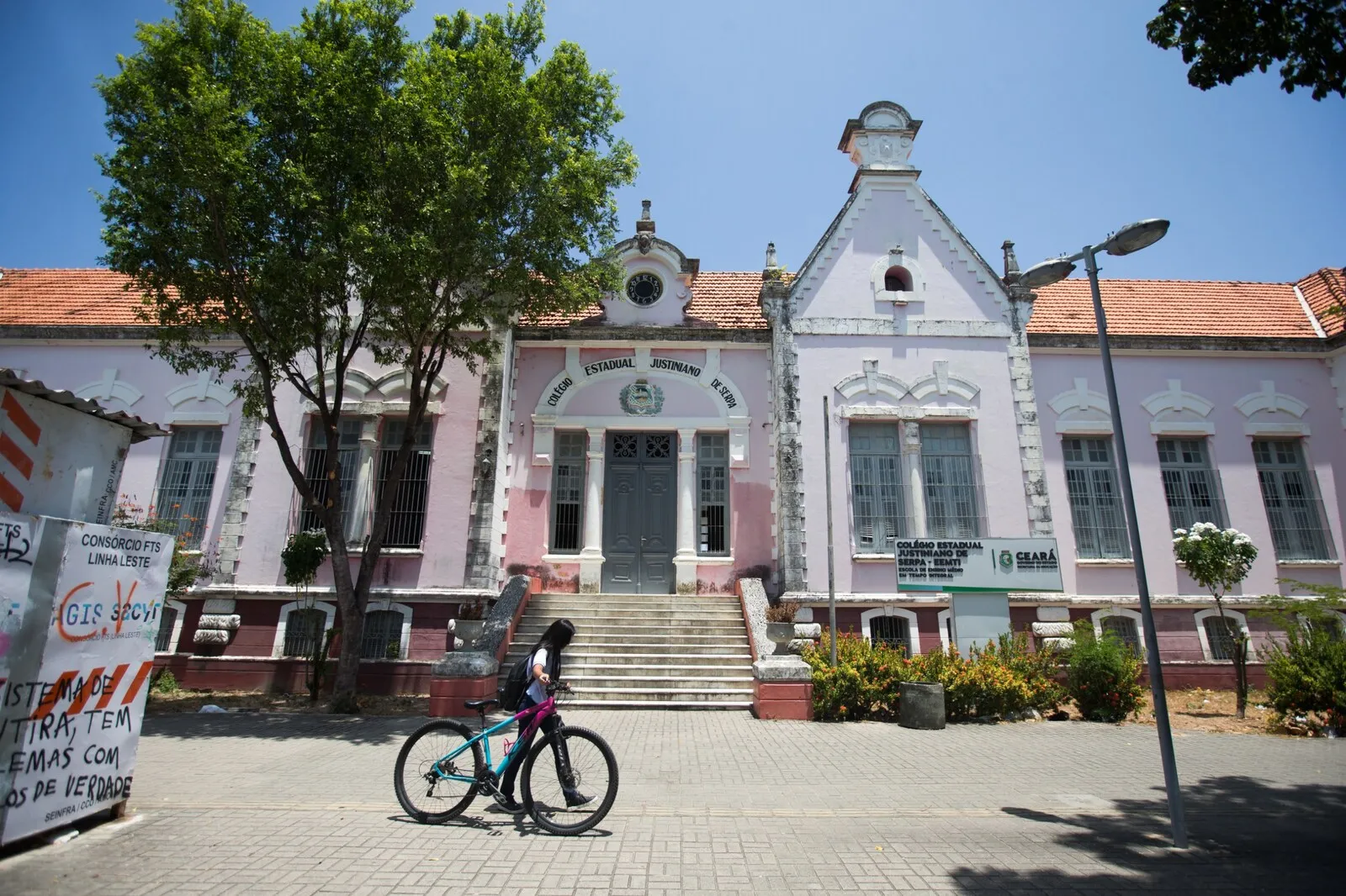 Colégio Justiniano de Serpa fica em bairro histórico de Fortaleza, o Jacarecanga, em um quadrilátero repleto de edificações centenárias