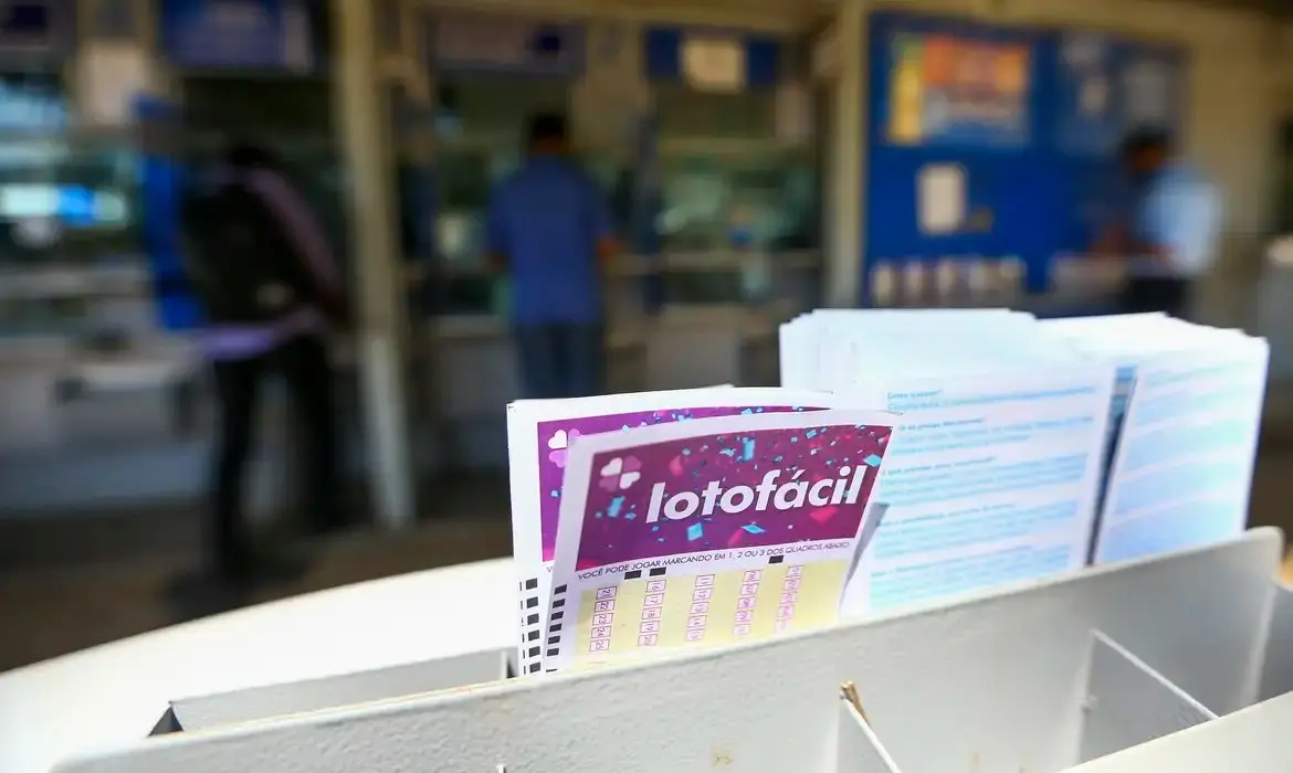 Imagem da notícia Aposta de Guarulhos (SP) acerta 15 dezenas da Lotofácil 3489 e leva mais de R$ 1,8 milhão