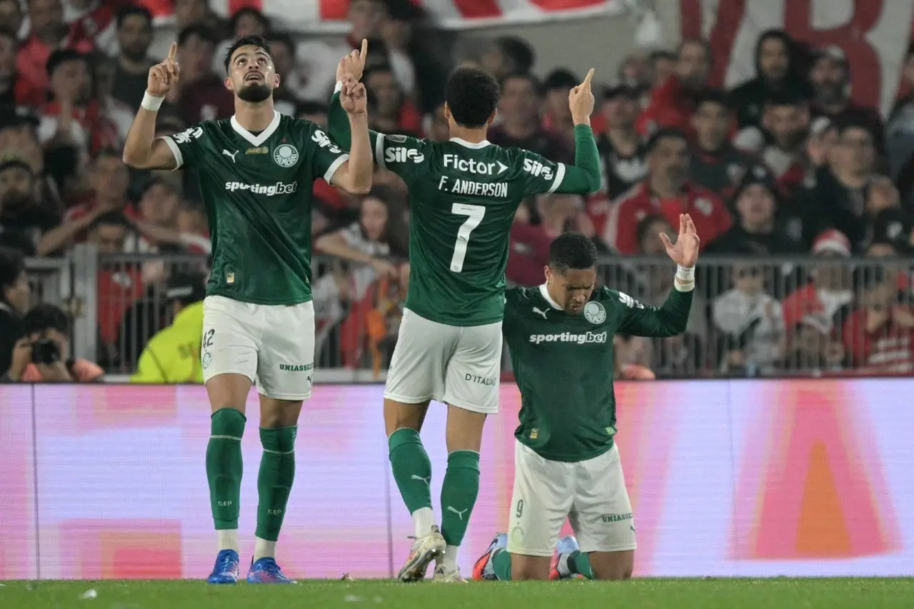 Imagem da notícia Próximo adversário no Fortaleza na Série A, Palmeiras vence River Plate fora pela Libertadores