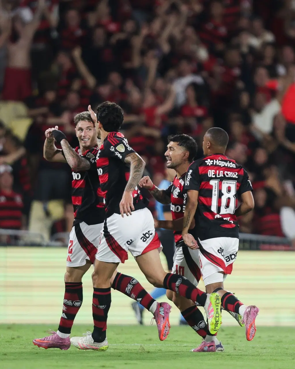 Imagem da notícia Flamengo sofre gol no fim, mas vence Estudiantes por 2x1 no Maracanã pela Libertadores