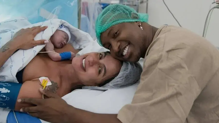Imagem da notícia: Nasce Bento, primeiro filho de Thiaguinho e Carol Peixinho